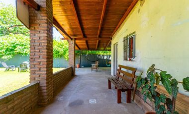 VENTA  - Casa 2 dormitorios, quincho y piscina  - Barrio Villa Elvira, Timbúes, San Lorenzo.