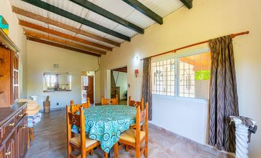 VENTA  - Casa 2 dormitorios, quincho y piscina  - Barrio Villa Elvira, Timbúes, San Lorenzo.