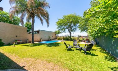 VENTA  - Casa 2 dormitorios, quincho y piscina  - Barrio Villa Elvira, Timbúes, San Lorenzo.