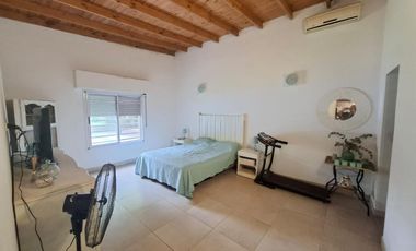 Venta de casa con pileta en General Rodriguez