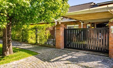 CHALET EN EXCELENTE UBICACION