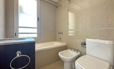 Departamento de 4 ambientes en Banfield Este con cochera y terraza propia