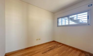 Departamento de 4 ambientes en Banfield Este con cochera y terraza propia