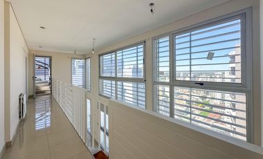 Departamento de 4 ambientes en Banfield Este con cochera y terraza propia