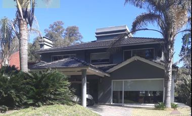 Casa en  VENTA EN EL PARAISO COUNTRY CLUB HIPICO & GOLF