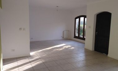 Casa de 3 dormitorios en alquiler anual en Beccar