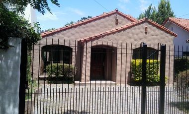 Casa de 3 dormitorios en alquiler anual en Beccar