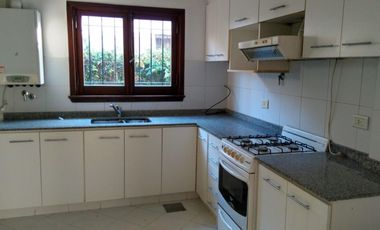 Casa de 3 dormitorios en alquiler anual en Beccar