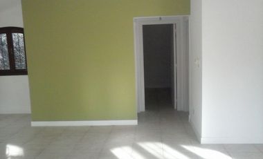 Casa de 3 dormitorios en alquiler anual en Beccar