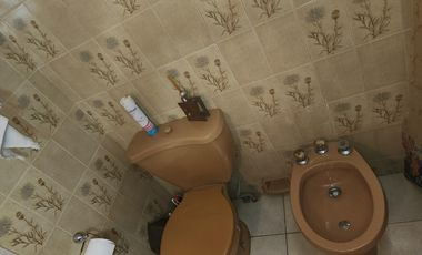 Casa - Venta - Lanús Este - 5 ambientes - Patio - Jardín - Garage