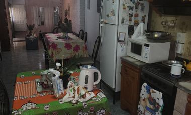 Casa - Venta - Lanús Este - 5 ambientes - Patio - Jardín - Garage