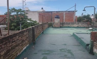 Casa - Venta - Lanús Este - 5 ambientes - Patio - Jardín - Garage