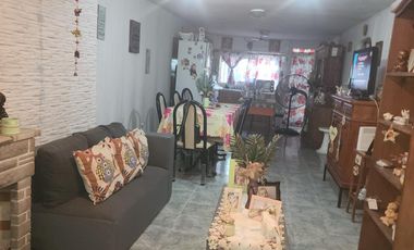 Casa - Venta - Lanús Este - 5 ambientes - Patio - Jardín - Garage