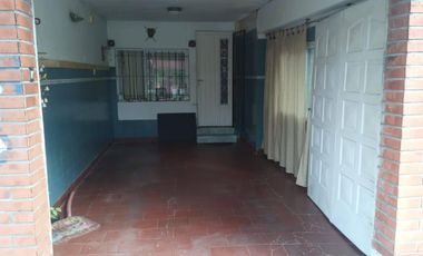 Casa - Venta - Lanús Este - 5 ambientes - Patio - Jardín - Garage