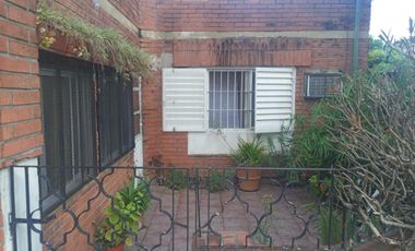 Casa - Venta - Lanús Este - 5 ambientes - Patio - Jardín - Garage