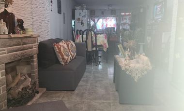 Casa - Venta - Lanús Este - 5 ambientes - Patio - Jardín - Garage