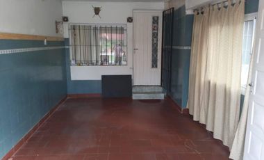 Casa - Venta - Lanús Este - 5 ambientes - Patio - Jardín - Garage