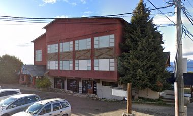 Alquiler de 5 oficinas/consultorios y recepción. Esquina de Av. Pioneros y Av. Boock