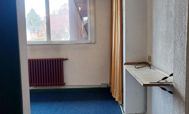 Alquiler de 5 oficinas/consultorios y recepción. Esquina de Av. Pioneros y Av. Boock