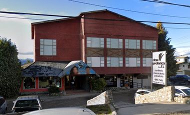 Alquiler de 5 oficinas/consultorios y recepción. Esquina de Av. Pioneros y Av. Boock