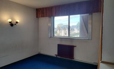 Alquiler de 5 oficinas/consultorios y recepción. Esquina de Av. Pioneros y Av. Boock