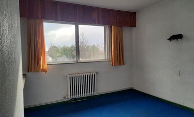 Alquiler de 5 oficinas/consultorios y recepción. Esquina de Av. Pioneros y Av. Boock