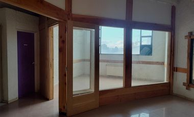 Alquiler de 5 oficinas/consultorios y recepción. Esquina de Av. Pioneros y Av. Boock