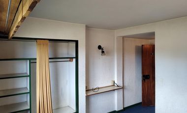 Alquiler de 5 oficinas/consultorios y recepción. Esquina de Av. Pioneros y Av. Boock