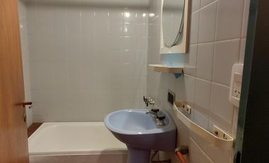 Alquiler de 5 oficinas/consultorios y recepción. Esquina de Av. Pioneros y Av. Boock