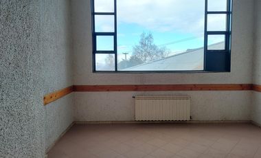 Alquiler de 5 oficinas/consultorios y recepción. Esquina de Av. Pioneros y Av. Boock