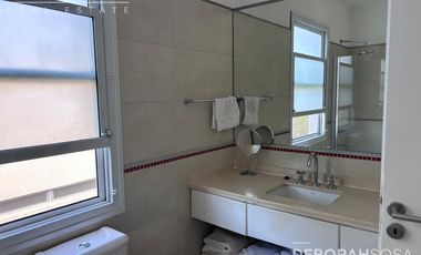 Casa 5 ambientes en Los Alisos Con Pileta