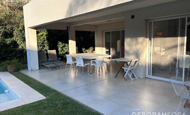 Casa 5 ambientes en Los Alisos Con Pileta