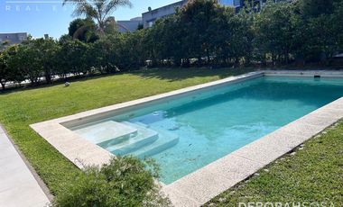 Casa 5 ambientes en Los Alisos Con Pileta