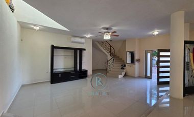 CASA EN RENTA CON PANELES SOLARES  EN CIUDAD DEL CARMEN, CAMPECHE.