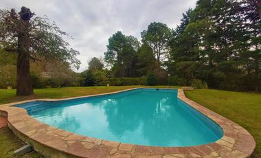 Hermosa Casa Quinta En Venta ¡3.000 m2 de terreno! Barrio Parque Exaltación