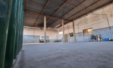 Galpón en 2 plantas + vivienda de 3 ambientes.