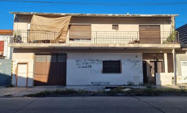 Galpón en 2 plantas + vivienda de 3 ambientes.
