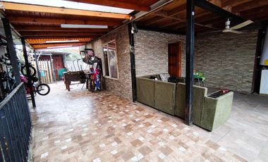 CASA EN EL BOSQUE CON PISCINA Y 4 DORMITORIOS