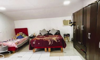 CASA EN EL BOSQUE CON PISCINA Y 4 DORMITORIOS