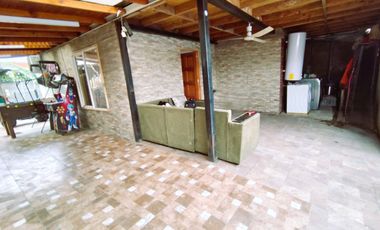 CASA EN EL BOSQUE CON PISCINA Y 4 DORMITORIOS