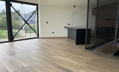 Casa en Arriendo en Barrio exclusivo Lomas del Mauco