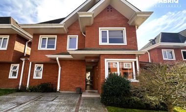 LINDA CASA EN CONDOMINIO 4DORM + 3BAÑOS + QUINCHO Y TERRAZA