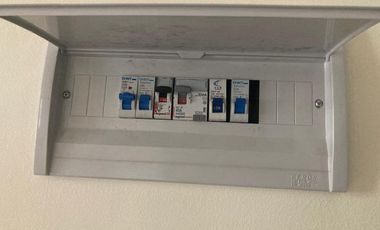 EXCELENTE OFICINA EN PRIMER PISO CON ESTACIONAMIENTO