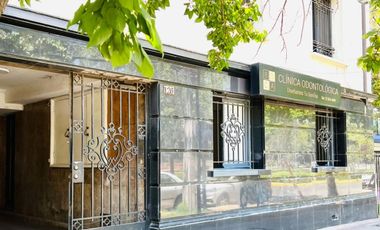 EXCELENTE OFICINA EN PRIMER PISO CON ESTACIONAMIENTO