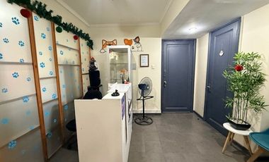 EXCELENTE OFICINA EN PRIMER PISO CON ESTACIONAMIENTO