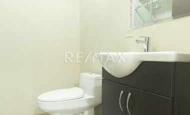 Vendo Casa con Piscina en condominio.