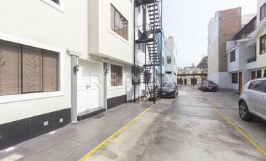 Vendo Casa con Piscina en condominio.