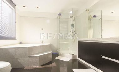 Vendo Casa con Piscina en condominio.