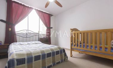 Vendo Casa con Piscina en condominio.
