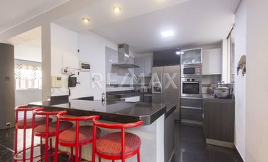 Vendo Casa con Piscina en condominio.
